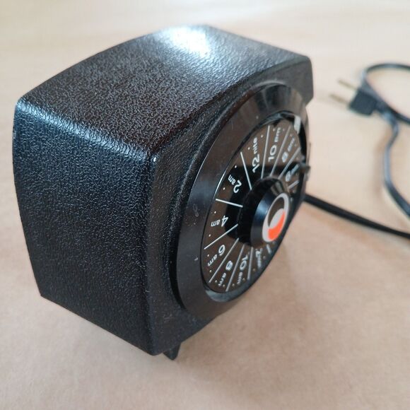 Vintage Lamp-Lyter Lamp & Appliance Black Timer - Model HT-75, 7 Amps, 875 Watts - Picture 3 of 4